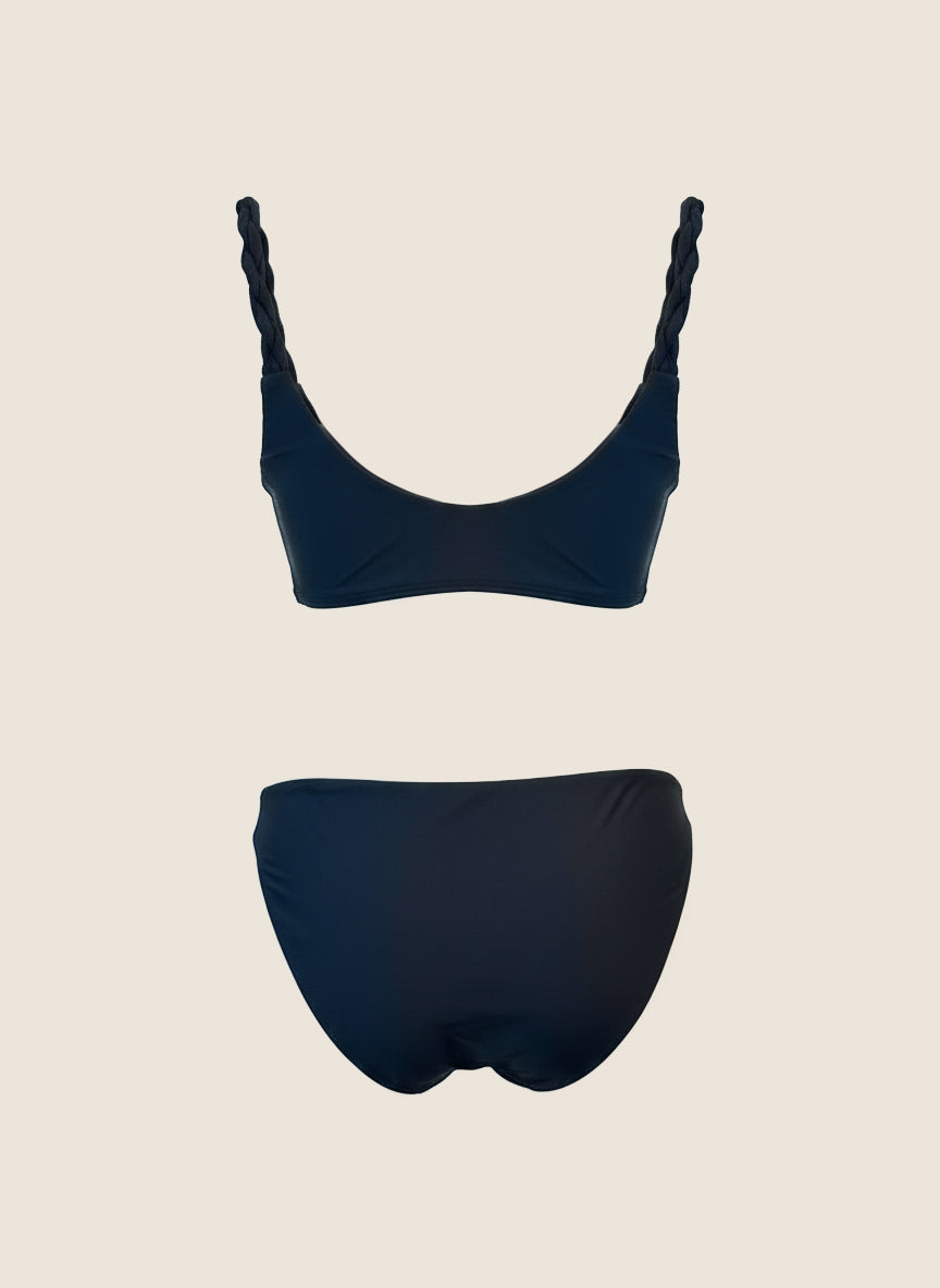 Bikini Top Recto con Tiras Trenzadas y Panty Clásica - Negro